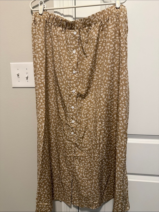 SHEIN Dresses & Skirts - SHEIN Tan Floral Button-Front Midi Skirt